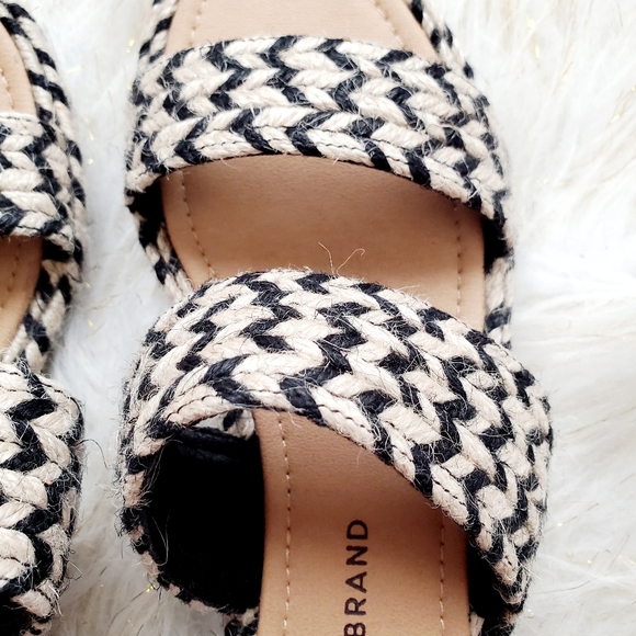 Lucky Brand "Decime" style double-strap slip-on sandals - Picture 5 of 5